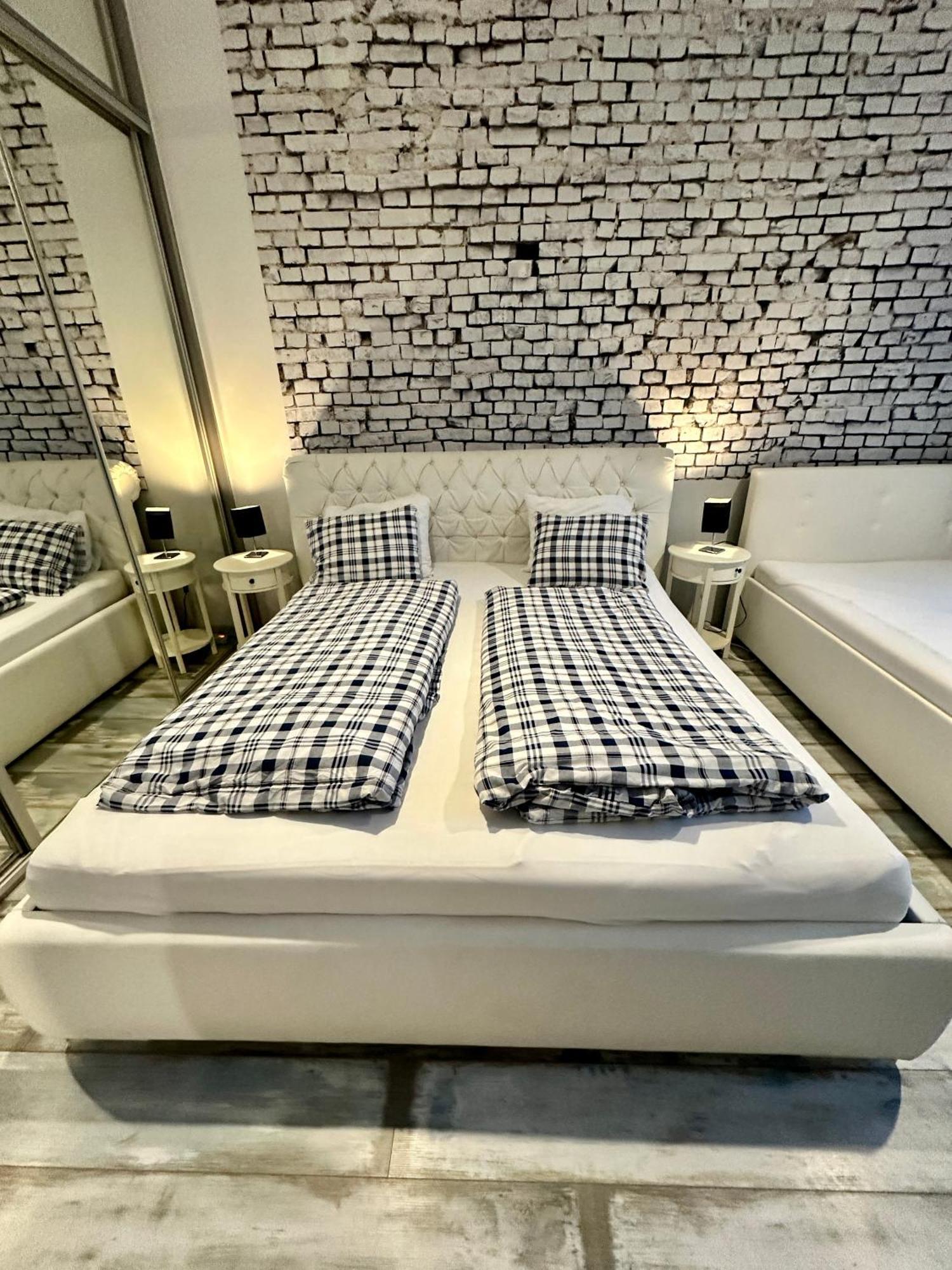 Royal City Centre Apartment Попрад Екстер'єр фото