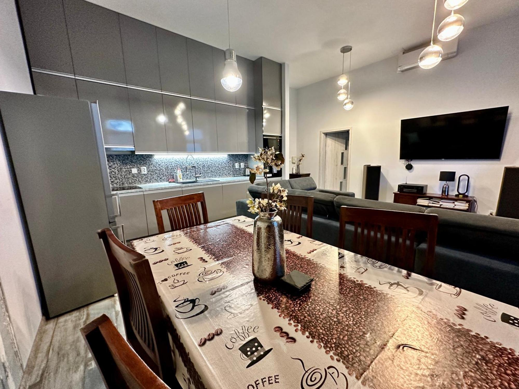 Royal City Centre Apartment Попрад Екстер'єр фото