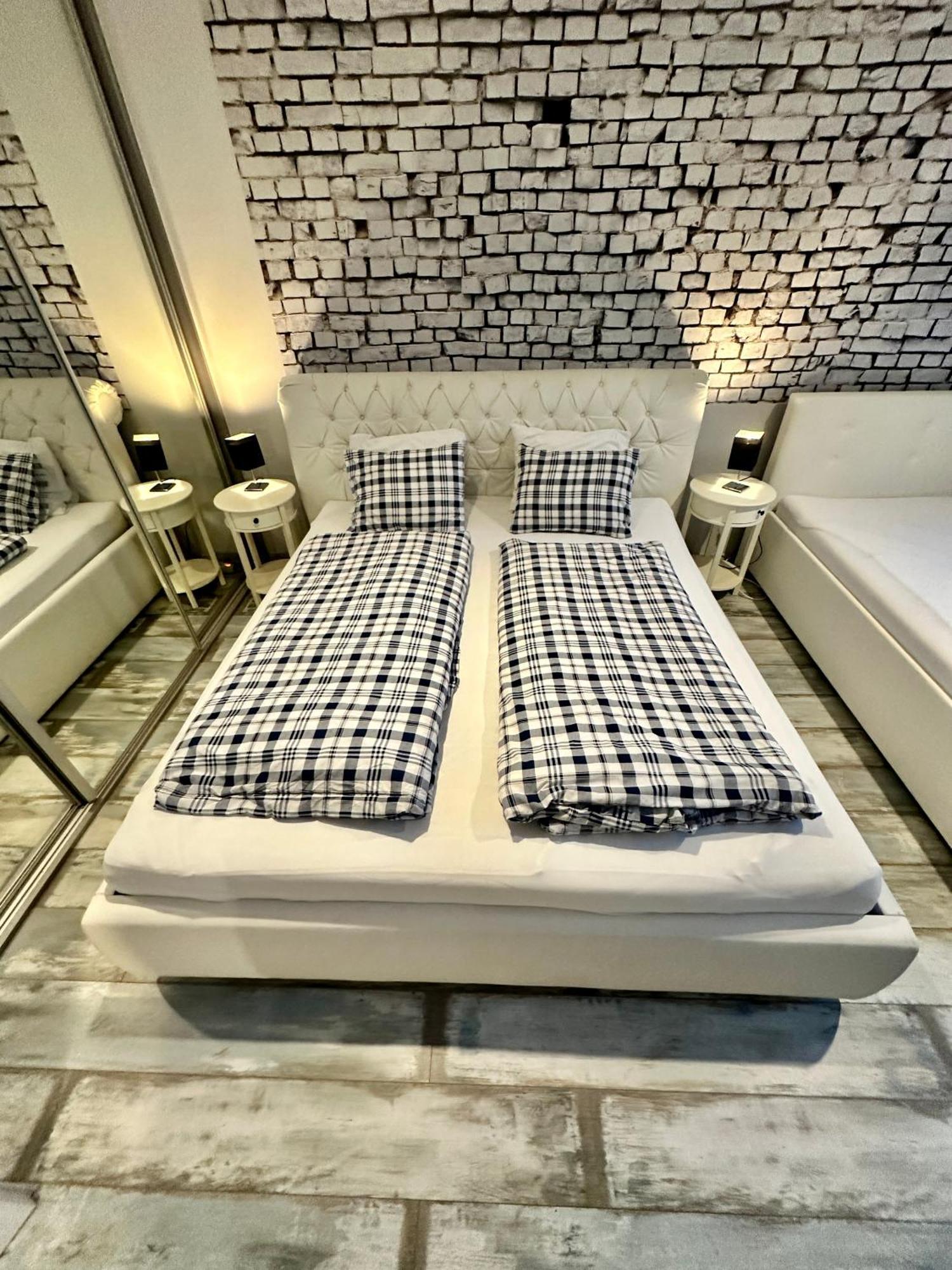 Royal City Centre Apartment Попрад Екстер'єр фото