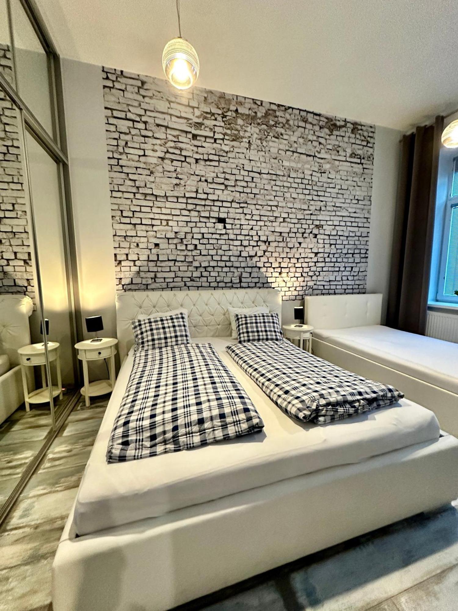 Royal City Centre Apartment Попрад Екстер'єр фото